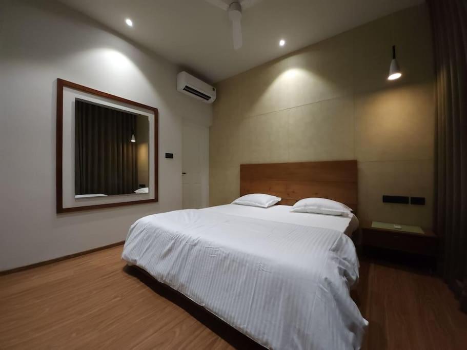 Gulzar 2Bhk Service Apartment, 坎努尔 外观 照片