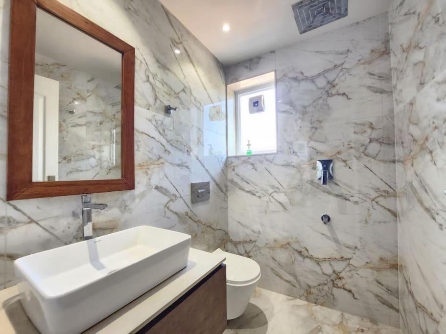 Gulzar 2Bhk Service Apartment, 坎努尔 外观 照片